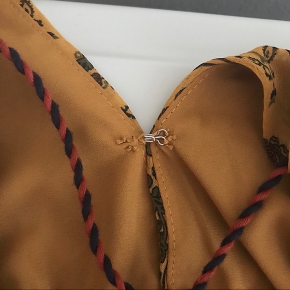 🛍Moon River Boho Blouse w/ Pompom Tie Detail - Picture 7 of 8